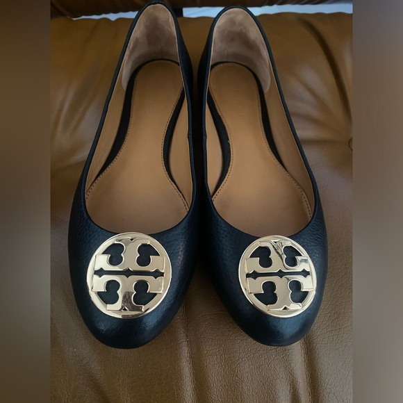 *Like New* Tory Burch Black Flats Size 6 - Picture 2 of 4